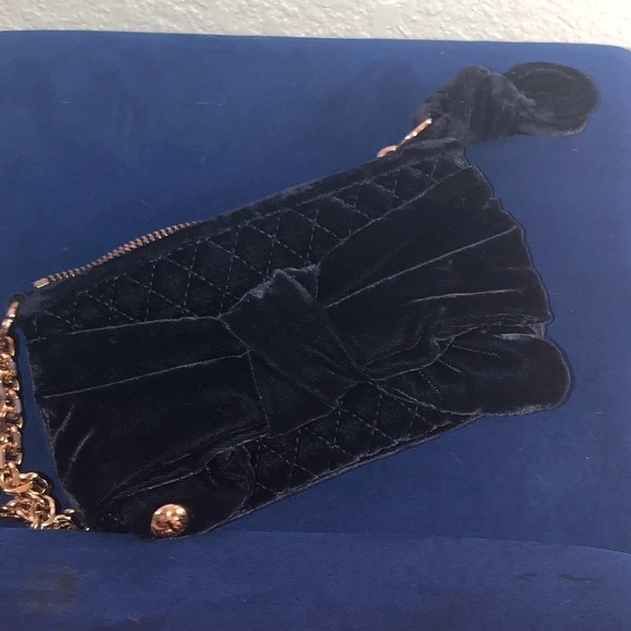 Adorable juicy couture velveteen and gold Wristlet - Picture 4 of 4